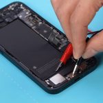 فرآیند تعویض باتری در آیفون 16e