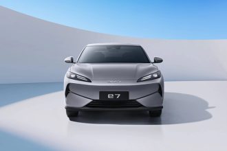 سدان برقی BYD e7